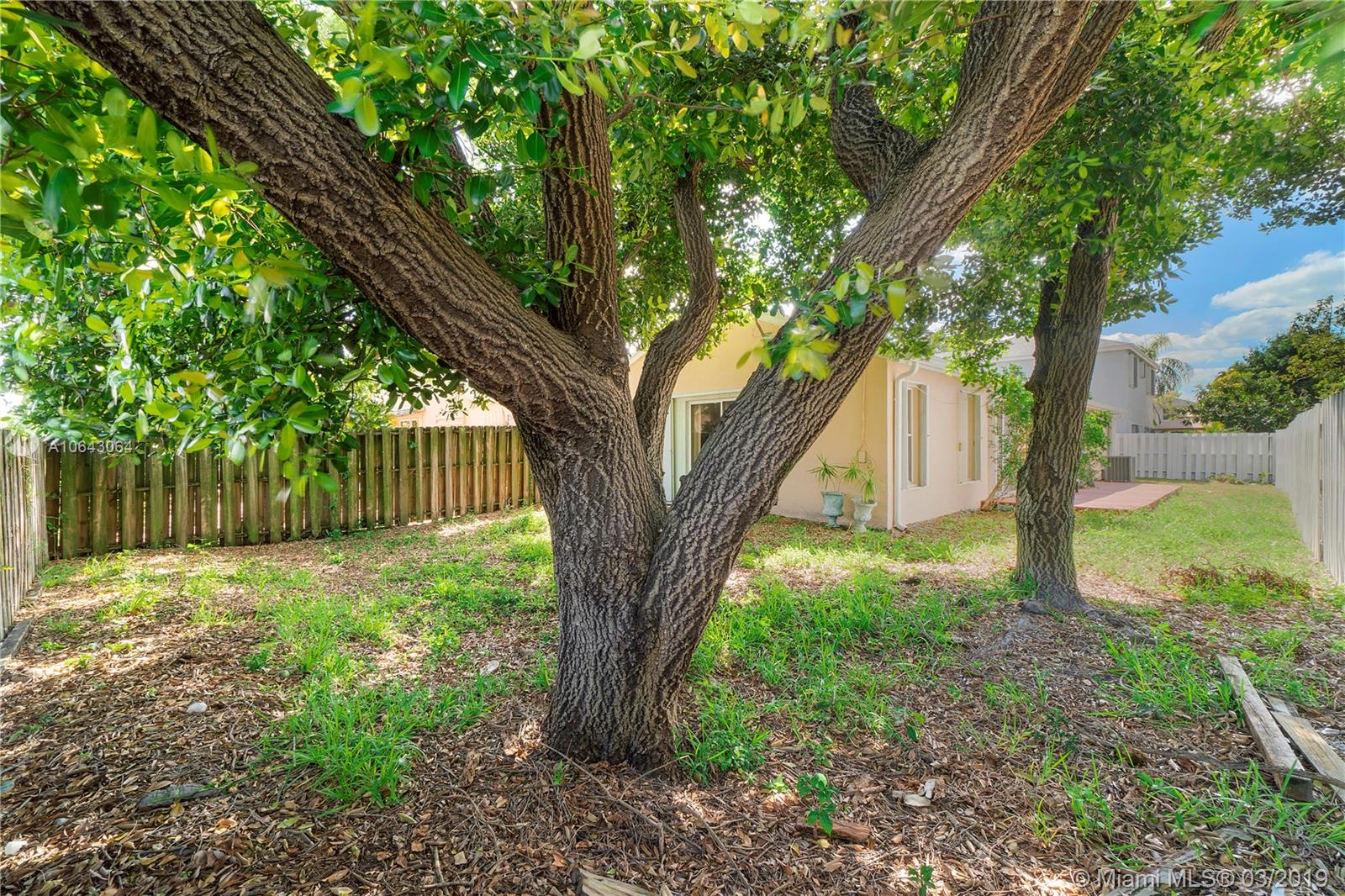 4334 Southwest 72nd Way Davie, FL 33314 - Photo 20 of 23