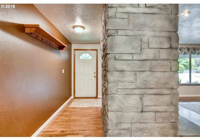 5540 Southwest McEwan Road Lake Oswego, OR 97035 - Photo 3 of 27 Gallery Image 3