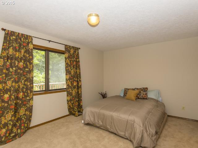 7310 Southwest 187th Place Aloha, OR 97007 - Photo 9 of 16 Gallery Image 9