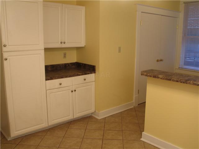 41 South Rembert Street Memphis, TN 38104 - Photo 7 of 12 LAUNDRY CLOSET BEHIND DOORS ON RIGHT.