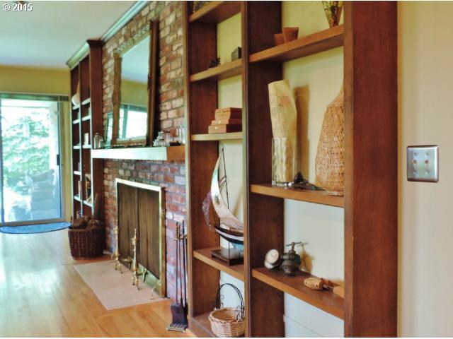 6105 Southwest Huber Street Portland, OR 97219 - Photo 4 of 15 Gallery Image 4