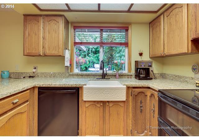 2235 Southeast Barnes Road Gresham, OR 97080 - Photo 7 of 16 Gallery Image 7
