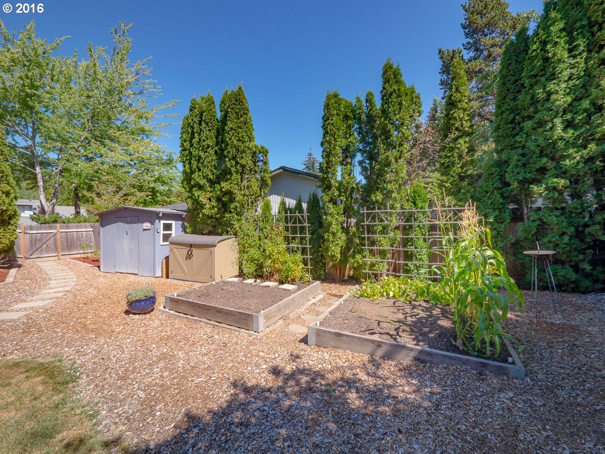 16580 Southwest Rigert Terrace Beaverton, OR 97007 - Photo 10 of 32 Gallery Image 10