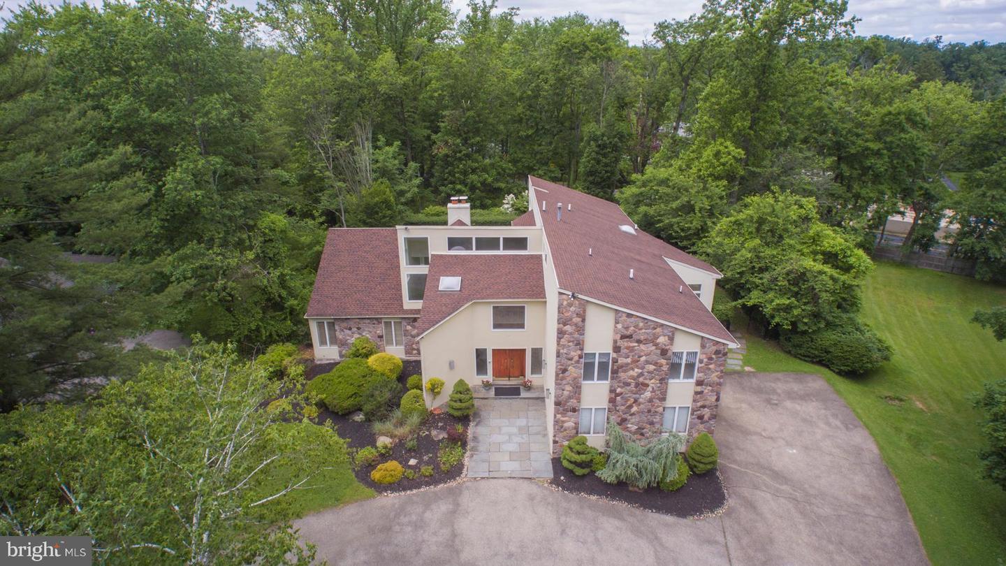 866 Roscommon Road Bryn Mawr, PA 19010 - Photo 3 of 59