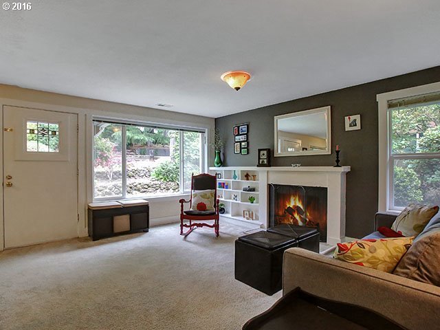 2802 Southwest Mitchell Court Portland, OR 97239 - Photo 6 of 32 Gallery Image 6