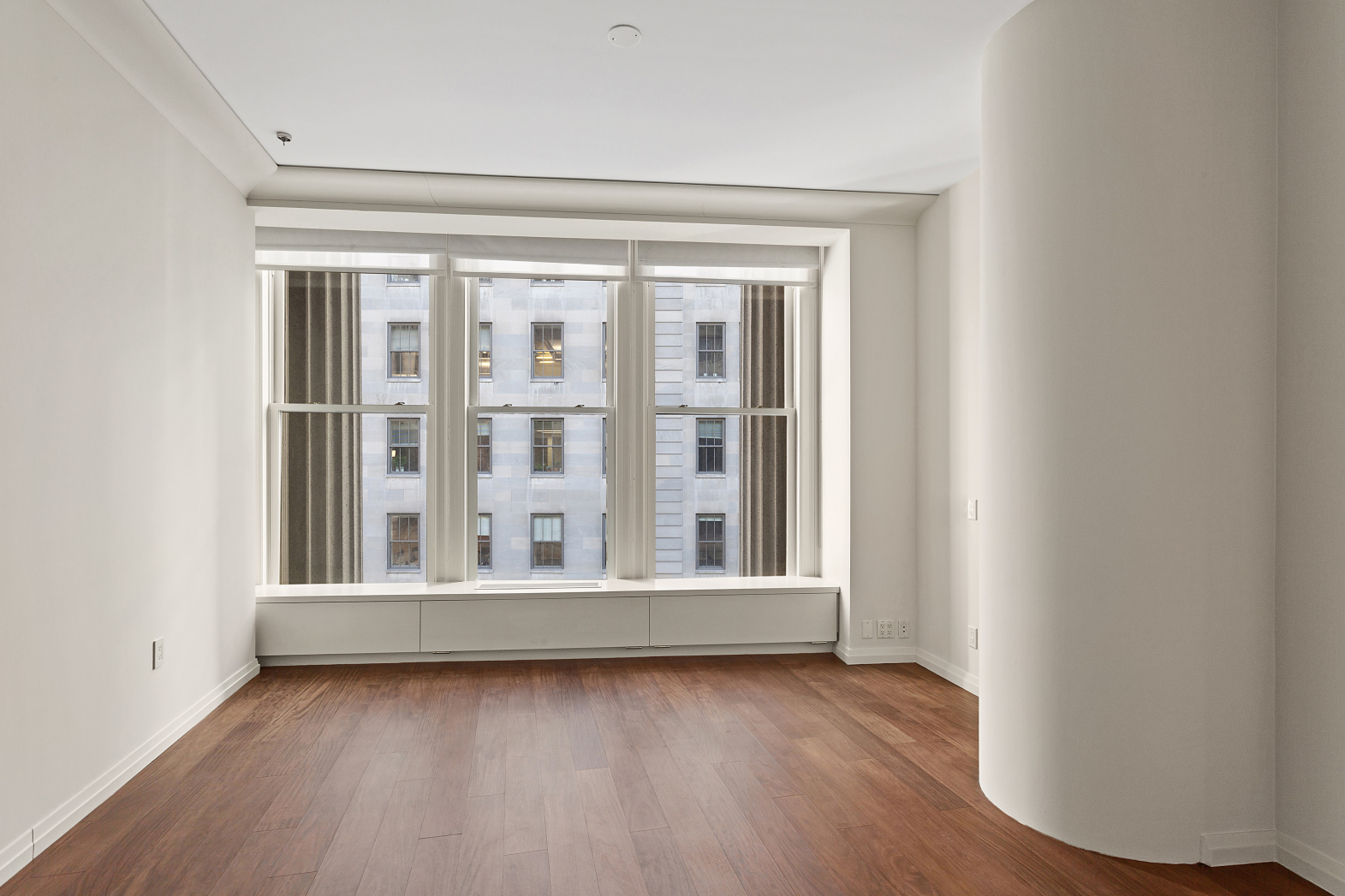 55 Wall Street, Unit 636 Manhattan, NY 10005 - Photo 2 of 5