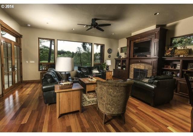 1040 Page Road Winchester, OR 97495 - Photo 5 of 16 Gallery Image 5