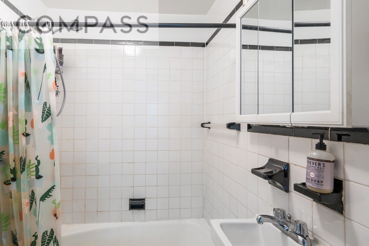 240 Garfield Place, Unit 1F Brooklyn, NY 11215 - Photo 3 of 4