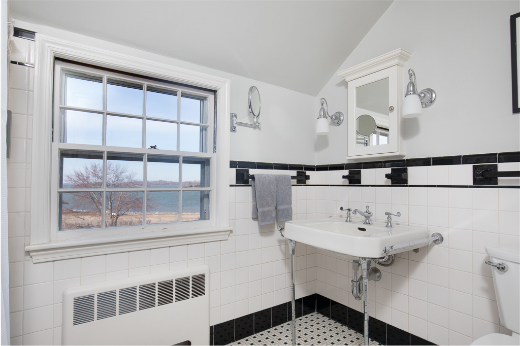 21 Cottage Street Hingham, MA 02043 - Photo 19 of 25