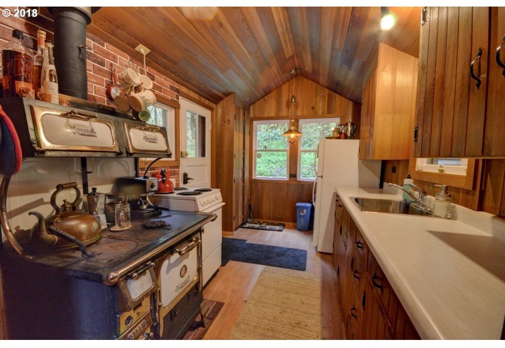 29007 Road 20 Rhododendron, OR 97049 - Photo 9 of 28