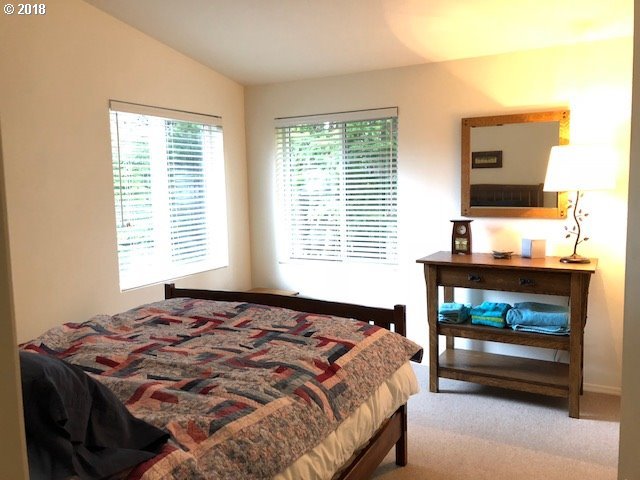 402 Sherwood Loop Florence, OR 97439 - Photo 3 of 32