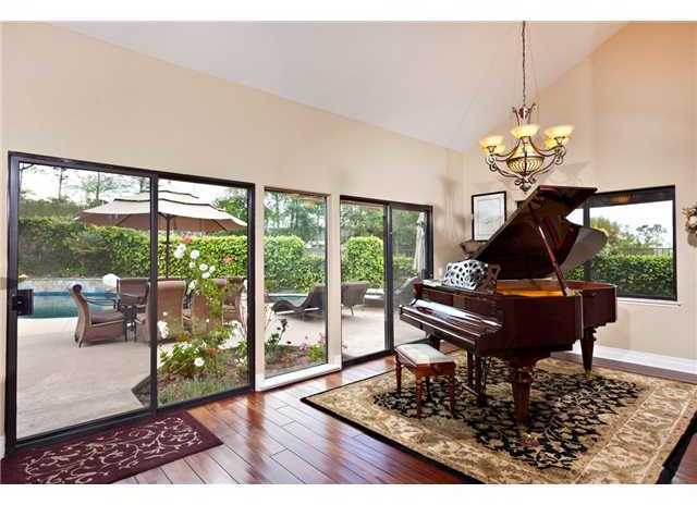 13868 Del Poniente Road Poway, CA 92064 - Photo 6 of 15 Gallery Image 6