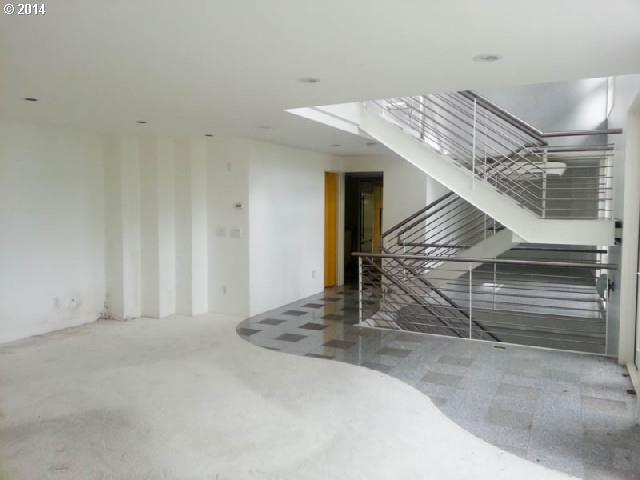 424 Northwest MacLeay Boulevard Portland, OR 97210 - Photo 6 of 16