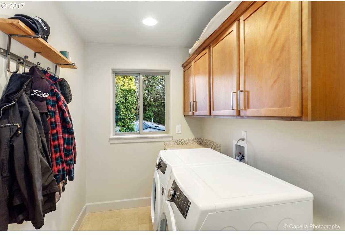 5406 Southwest Taylors Ferry Road Portland, OR 97219 - Photo 20 of 28