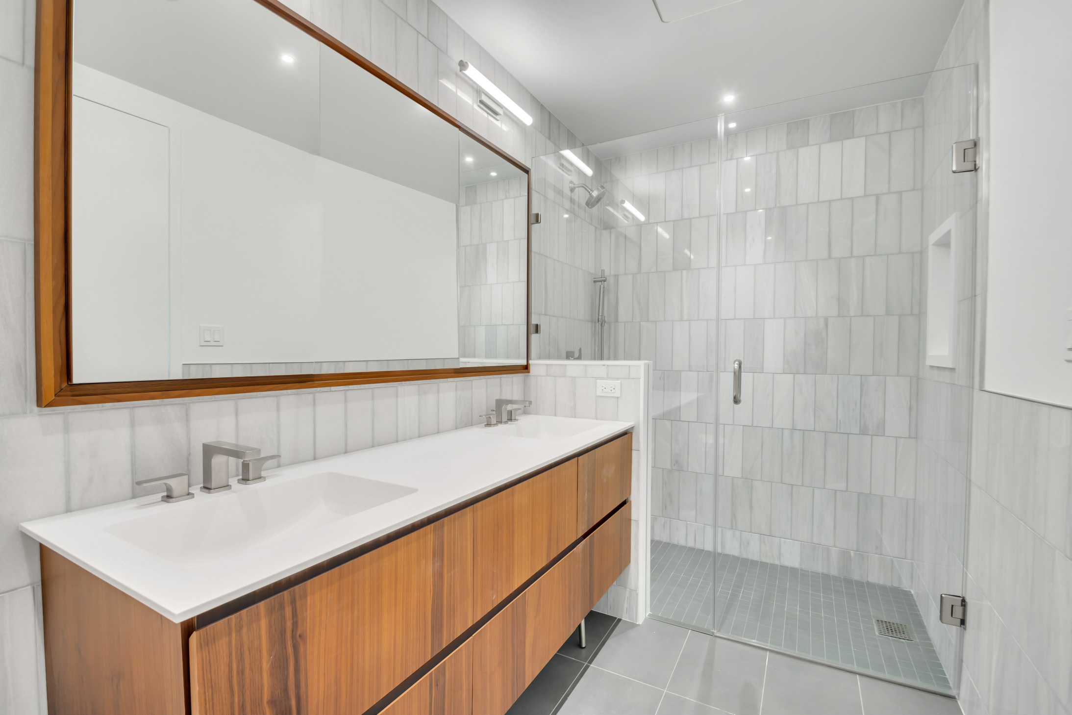 21-30 44th Drive, Unit 3Q Queens, NY 11101 - Photo 8 of 16