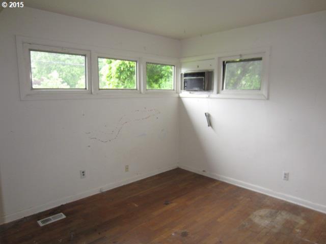 7828 Southwest Capitol Hill Road Portland, OR 97219 - Photo 9 of 16 Gallery Image 9