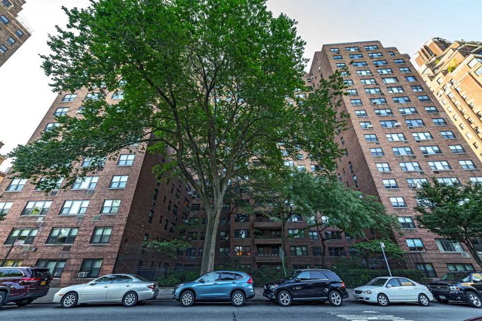 Schwab 11 Riverside Dr, Manhattan, NY 10023 - Photo 3 of 10