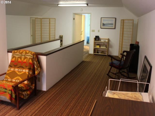 11916 Southwest Lesser Road Portland, OR 97219 - Photo 12 of 16 Gallery Image 12