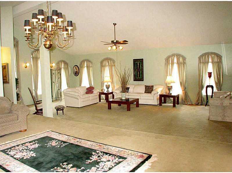 1612 North Main St Extension Butler, PA 16001 - Photo 2 of 25 Gallery Image 2