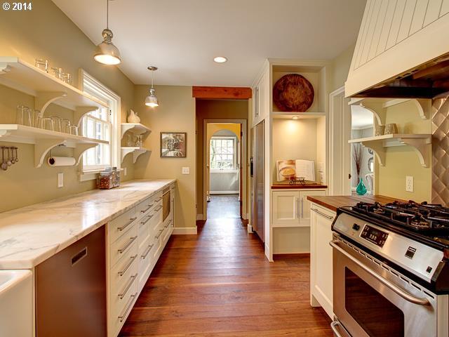 2572 Southwest Arden Road Portland, OR 97201 - Photo 4 of 16