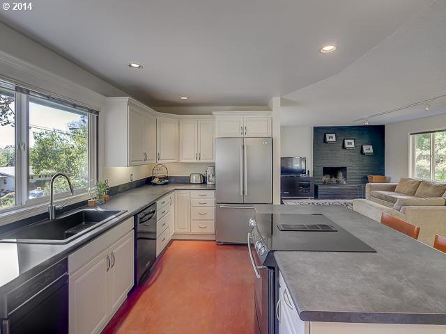 6329 Southwest Huber Street Portland, OR 97219 - Photo 5 of 16 Gallery Image 5