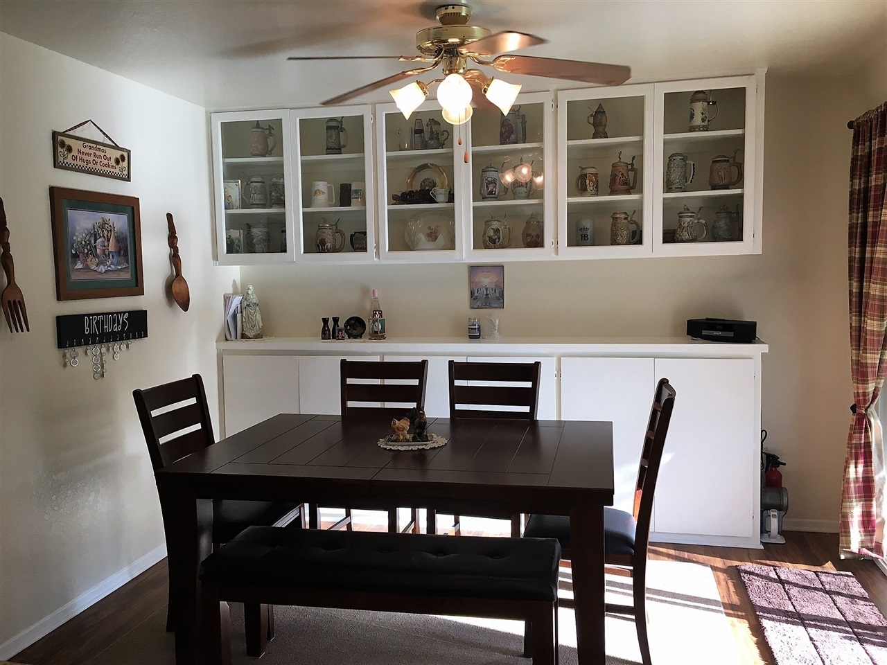 1327 McDonald Road Fallbrook, CA 92028 - Photo 3 of 25 Built-ins & easy access to the kitchen, living room & rear patio.