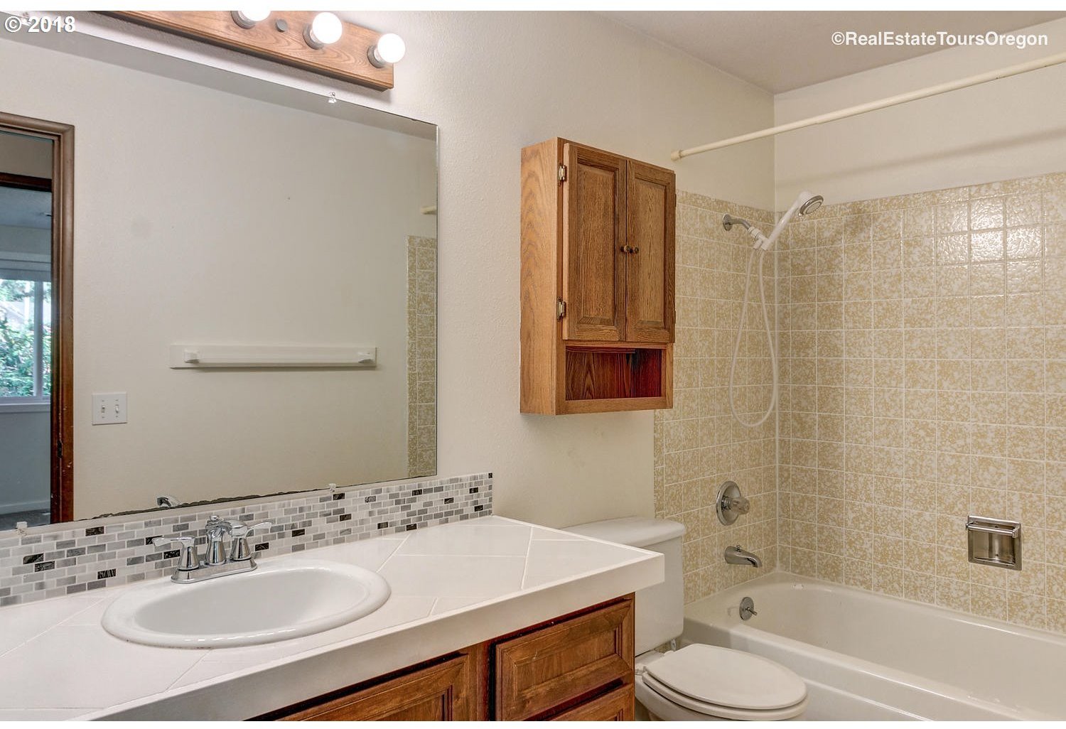 16570 Southwest Rigert Terrace Beaverton, OR 97007 - Photo 10 of 20 Gallery Image 10