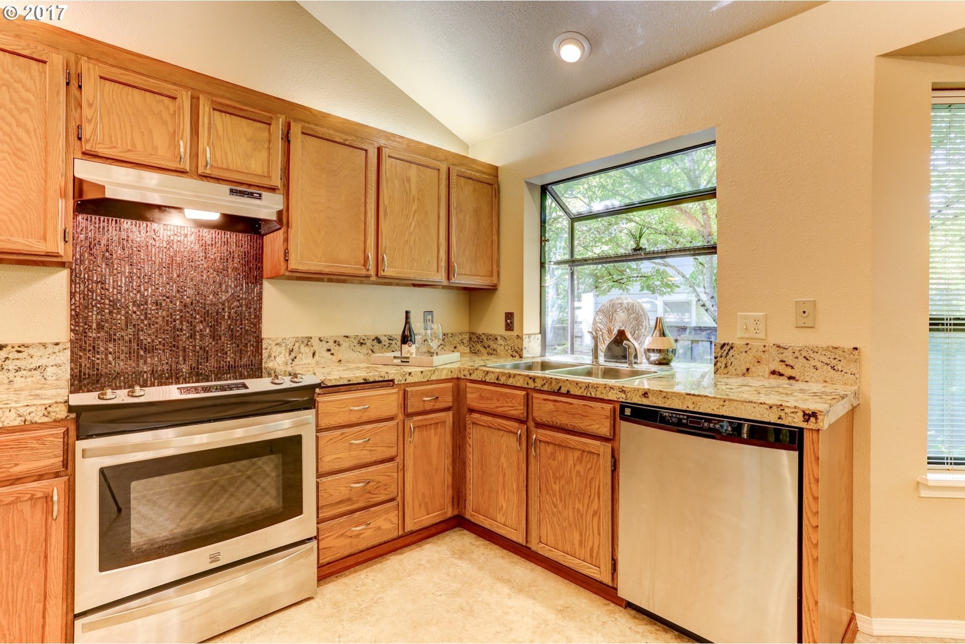 11157 Southwest Partridge Loop Beaverton, OR 97007 - Photo 14 of 32 Gallery Image 14