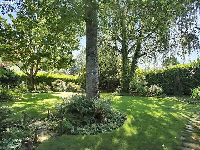 8517 Southwest 58th Avenue Portland, OR 97219 - Photo 28 of 32 Gallery Image 28