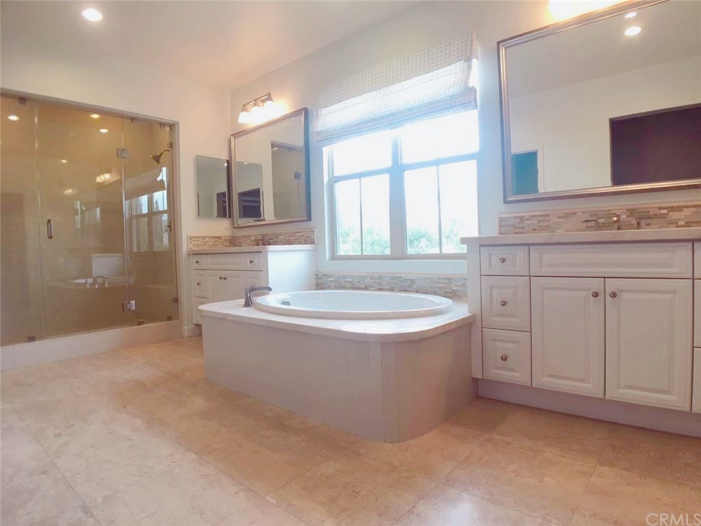 27 Statuary Irvine, CA 92620 - Photo 9 of 24