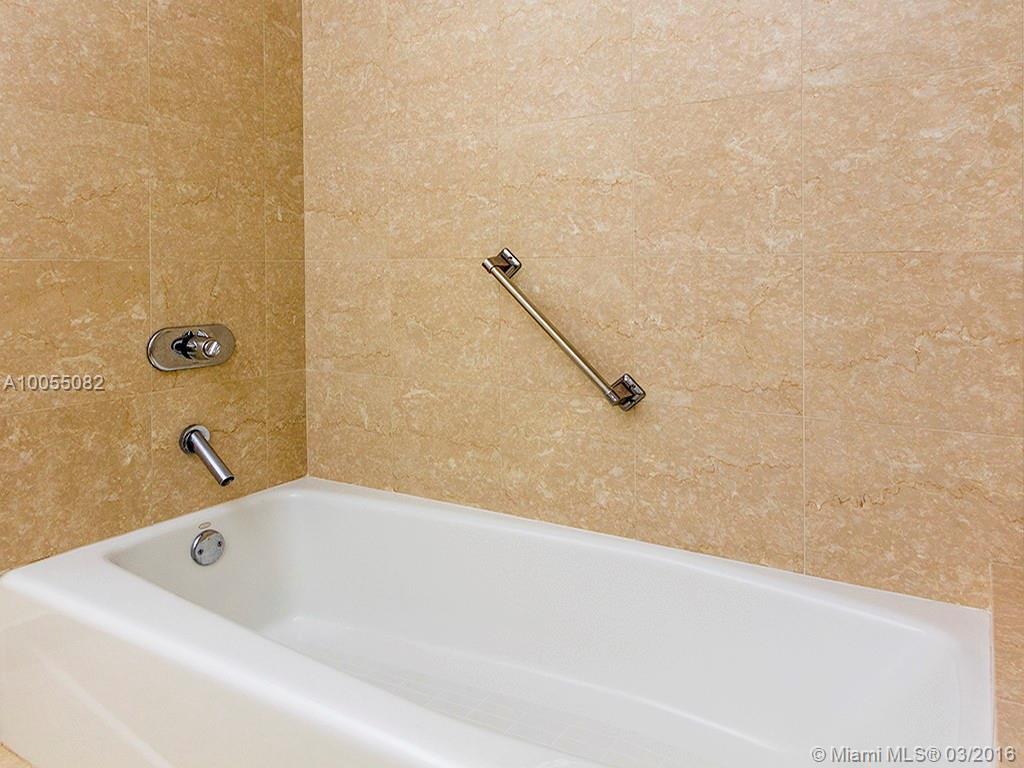 400 Alton Road, Unit 910 Miami Beach, FL 33139 - Photo 16 of 18