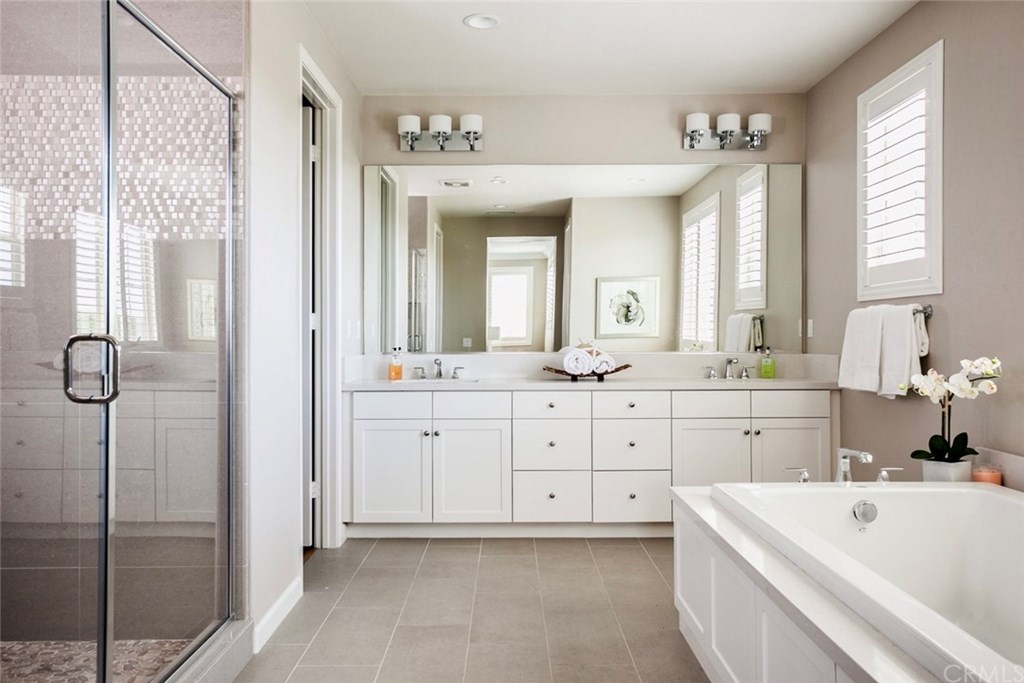 261 Barnes Road Tustin, CA 92782 - Photo 17 of 31