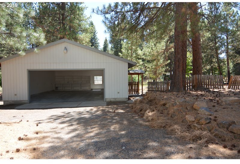 19085 Baker Road Bend, OR 97702 - Photo 11 of 15