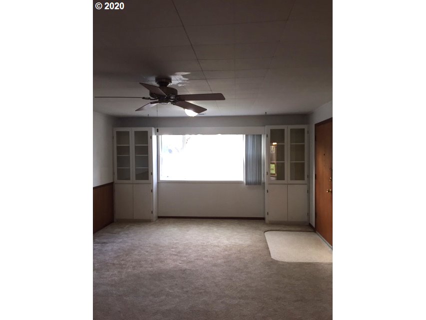 945 6th Street Springfield, OR 97477 - Photo 5 of 20