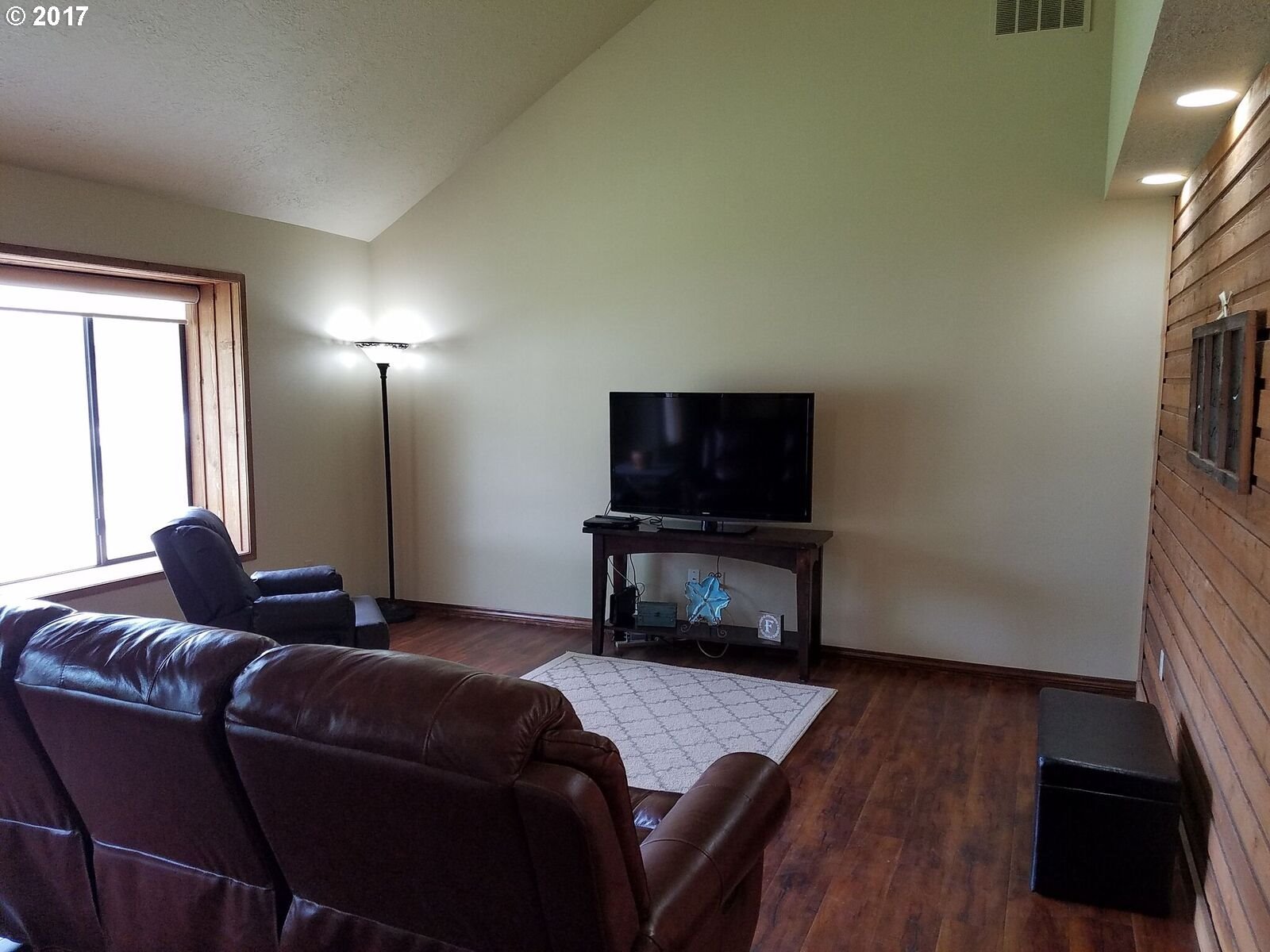 3735 Southwest Marshall Place Pendleton, OR 97801 - Photo 3 of 21