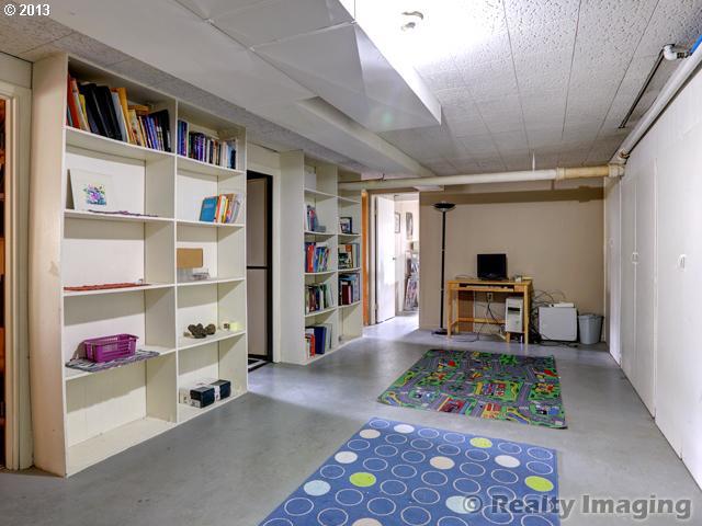 3536 Southwest Hamilton Court Portland, OR 97221 - Photo 12 of 15 Gallery Image 12