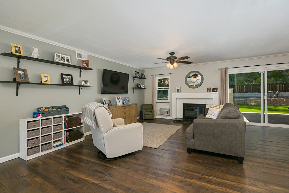 10326 Strawberry Lane Spring Valley, CA 91977 - Photo 5 of 24 Gallery Image 5