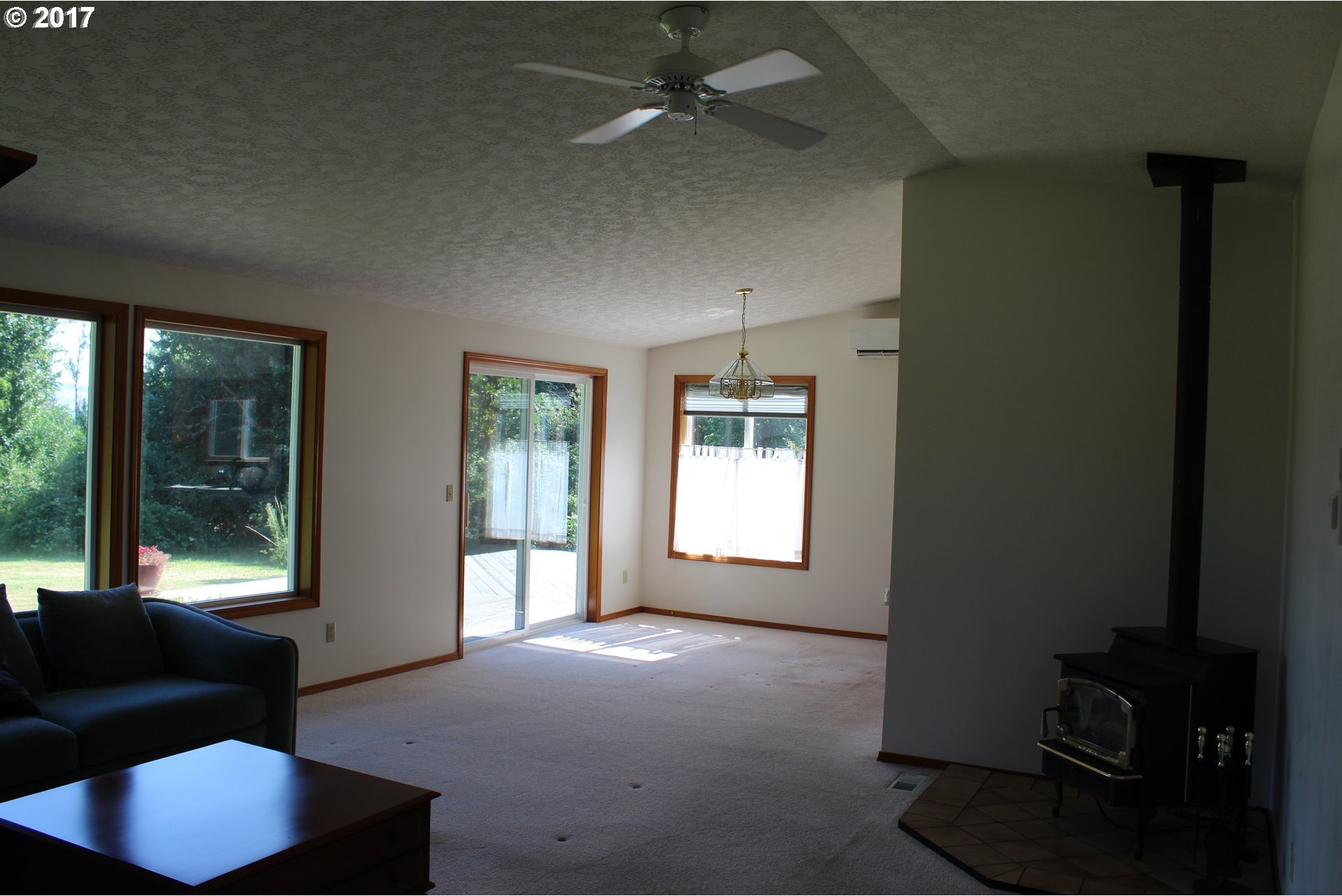 1441 Sunset Road Hood River, OR 97031 - Photo 12 of 24 Gallery Image 12