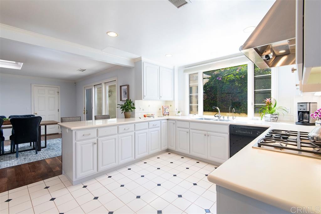 976 Santa Estella Solana Beach, CA 92075 - Photo 10 of 23