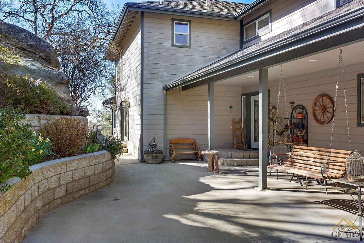 28950 Ridgeview Court Tehachapi, CA 93561 - Photo 3 of 40