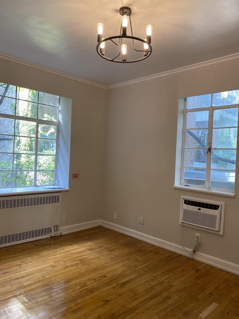 9 Charlton Street, Unit 2 Manhattan, NY 10014 - Photo 3 of 11