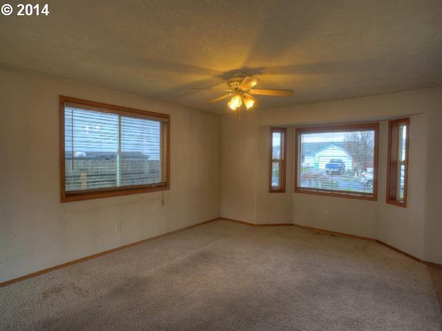 118 Mission Road Kelso, WA 98626 - Photo 6 of 16 Gallery Image 6