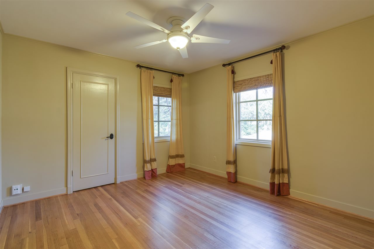 169 South Mendenhall Road Memphis, TN 38117 - Photo 18 of 23 THIS bedroom has a walk-in closet