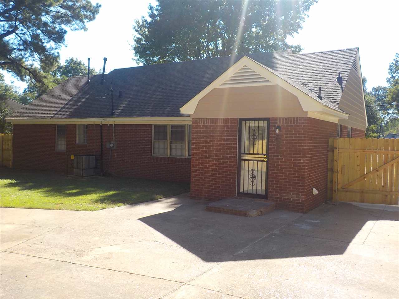 2978 South Mendenhall Road Memphis, TN 38115 - Photo 2 of 10