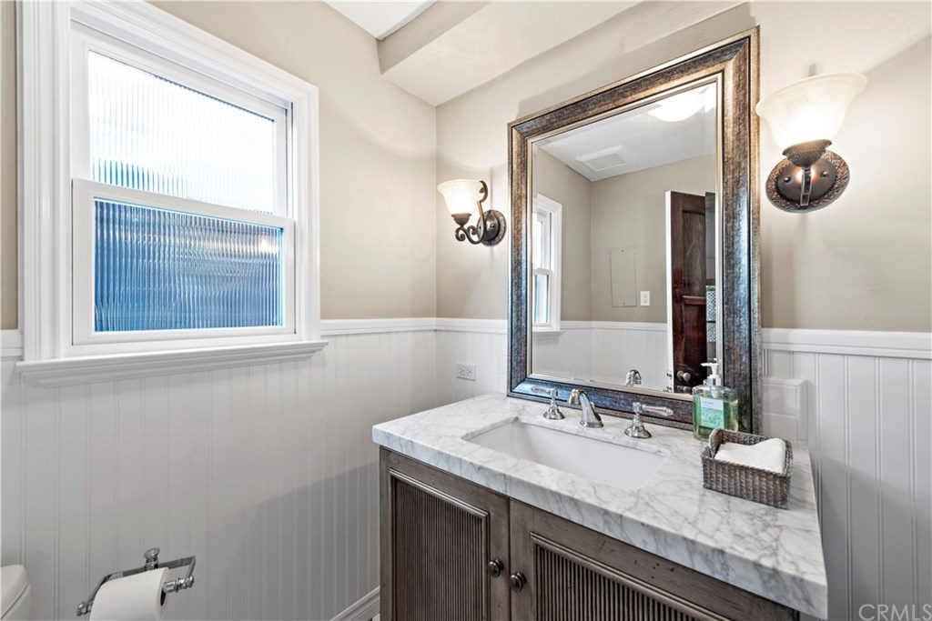 435 Agate Street Laguna Beach, CA 92651 - Photo 8 of 29 Guest powder Room