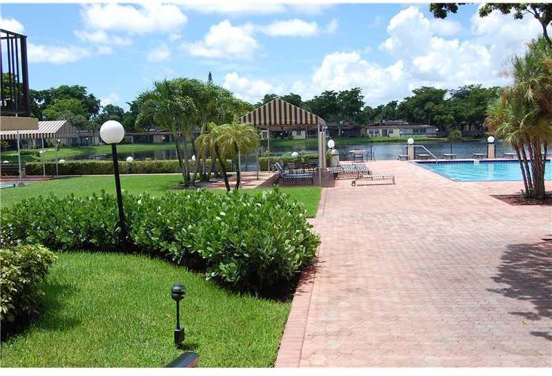 102 Fox Road, Unit 152 Hollywood, FL 33024 - Photo 9 of 21 Gallery Image 9