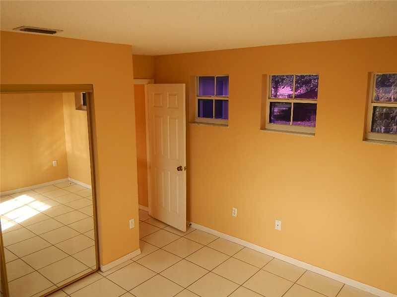 4500 Southwest 154th Place Miami, FL 33185 - Photo 5 of 16