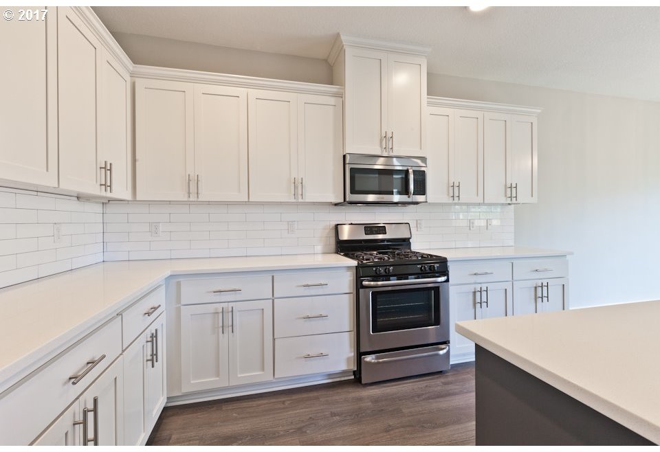 20176 Southwest Kinnaman Road Beaverton, OR 97078 - Photo 13 of 28 Gallery Image 13