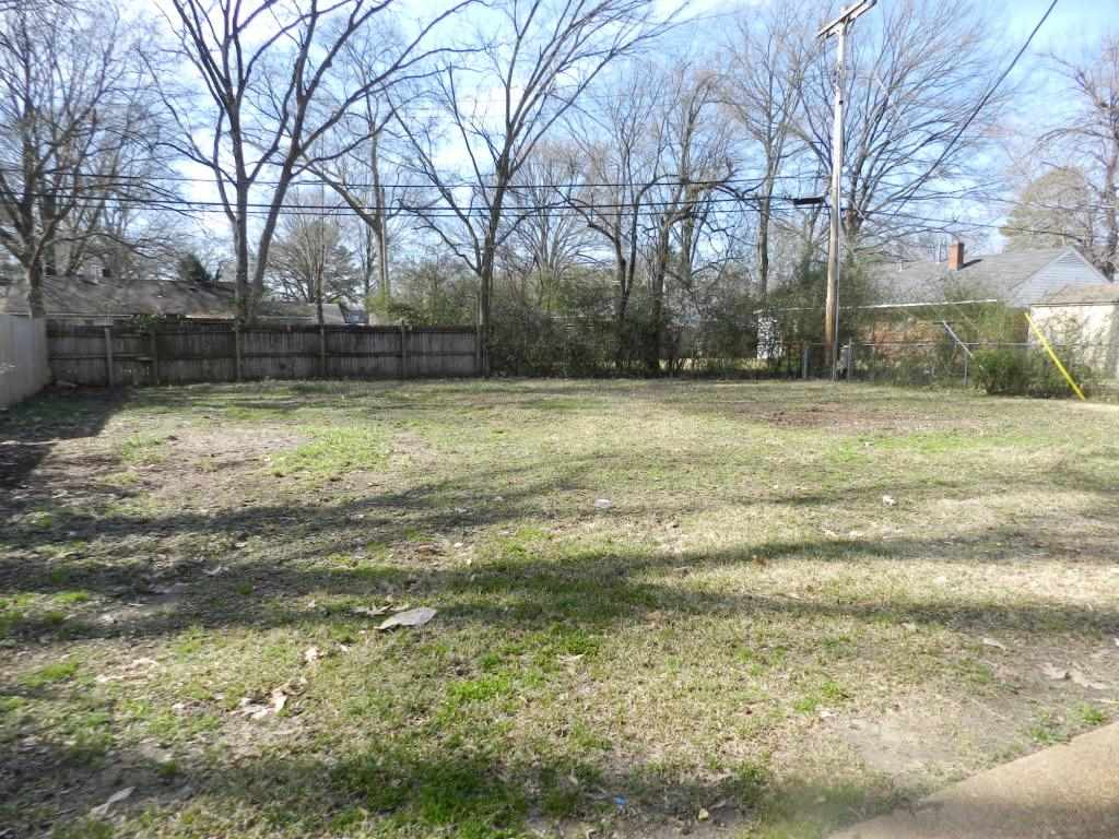 1493 Welsh Road Memphis, TN 38117 - Photo 17 of 17 Large Backyard
