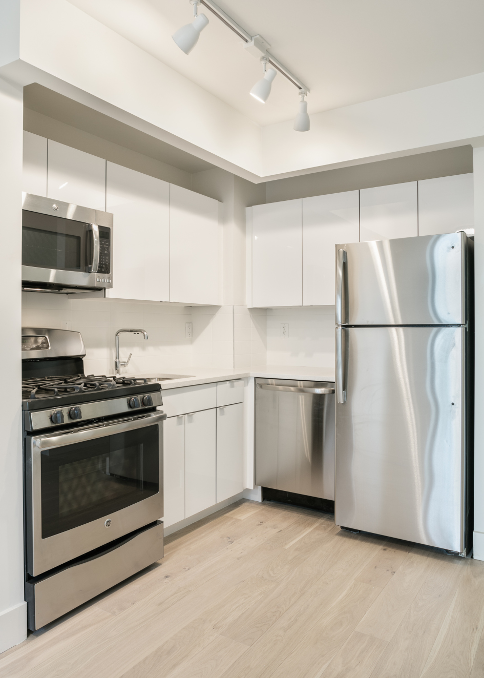 30 Orient Avenue, Unit 1B Brooklyn, NY 11211 - Photo 4 of 17